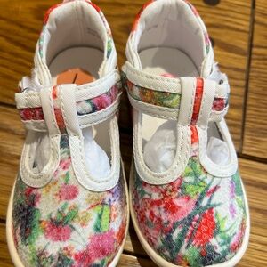 Sneaker flower shoe